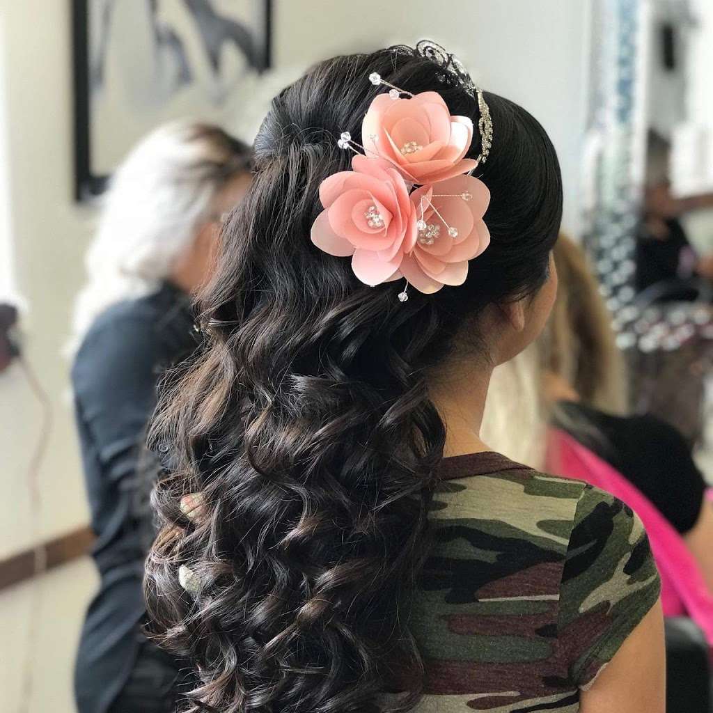 Hair color artist Martínez | Irving, TX | Phone: (469) 734-2444