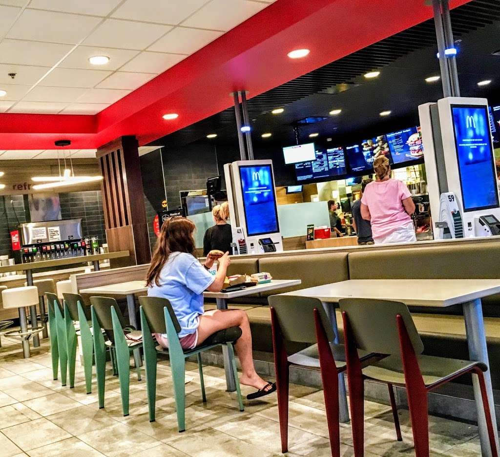 McDonalds | 9815 N Milwaukee Ave, Des Plaines, IL 60016, USA | Phone: (847) 965-8180