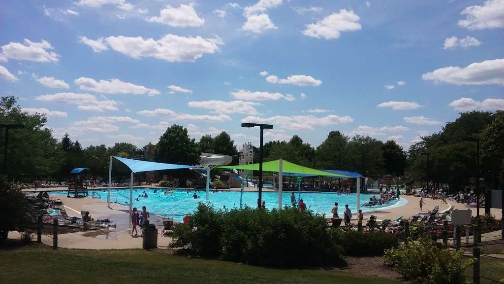 Phillips Park Family Aquatic Center | 828 Montgomery Rd, Aurora, IL 60505, USA | Phone: (630) 851-8686