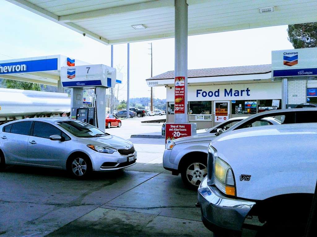 Chevron | 20500 Newhall Ave, Newhall, CA 91321, USA | Phone: (661) 259-4566