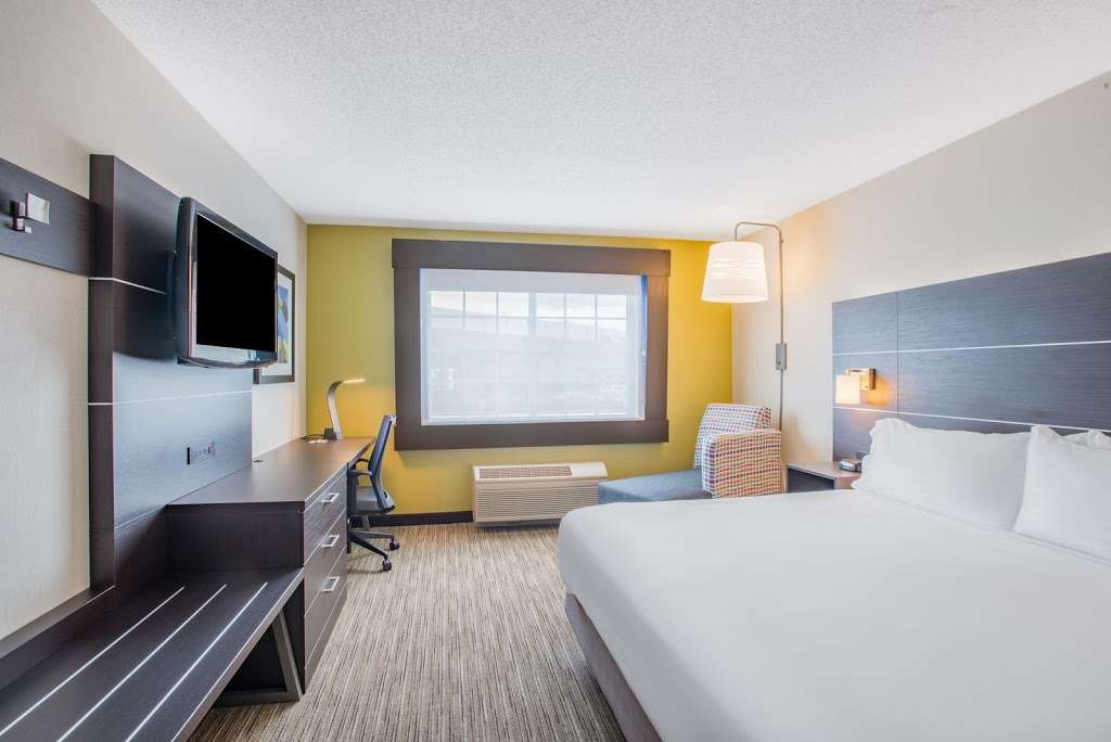 Holiday Inn Express & Suites Boston - Marlboro | 121 Coolidge St, Hudson, MA 01749, USA | Phone: (978) 562-1001