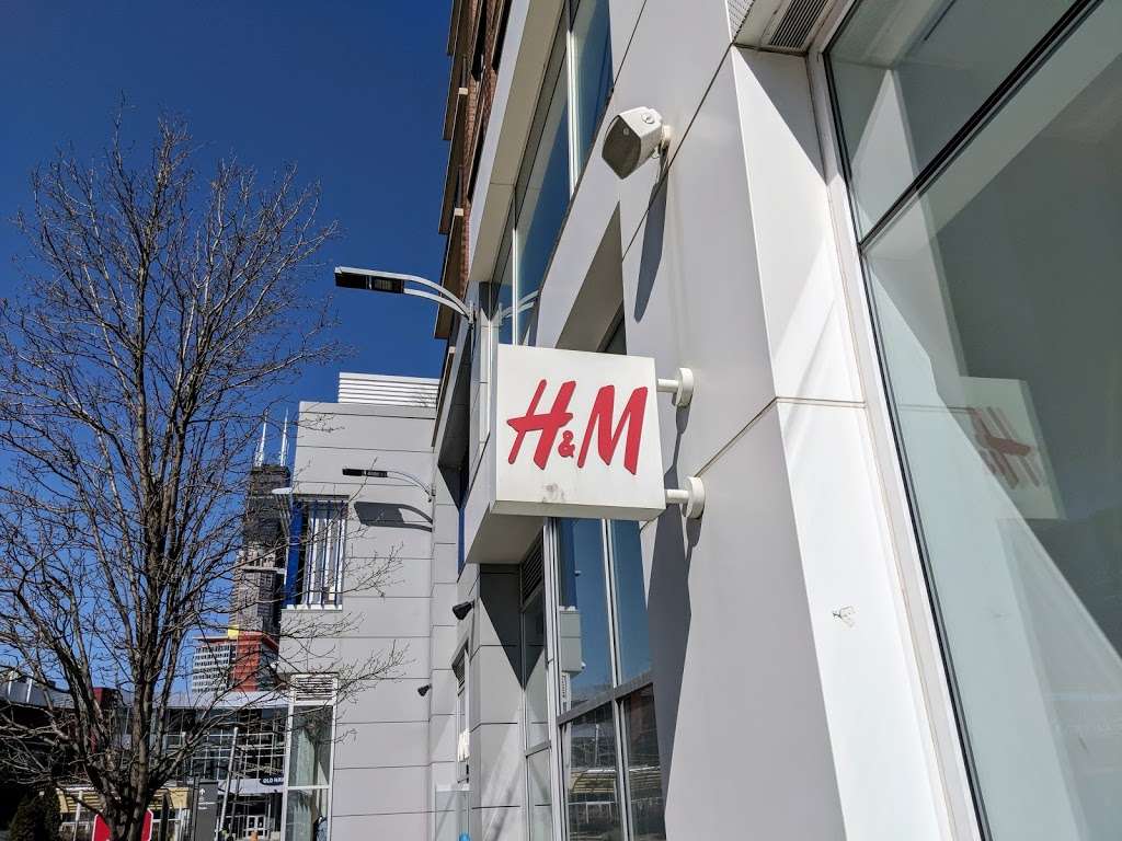 H&M | 150 W Roosevelt Rd, Chicago, IL 60605, USA | Phone: (855) 466-7467