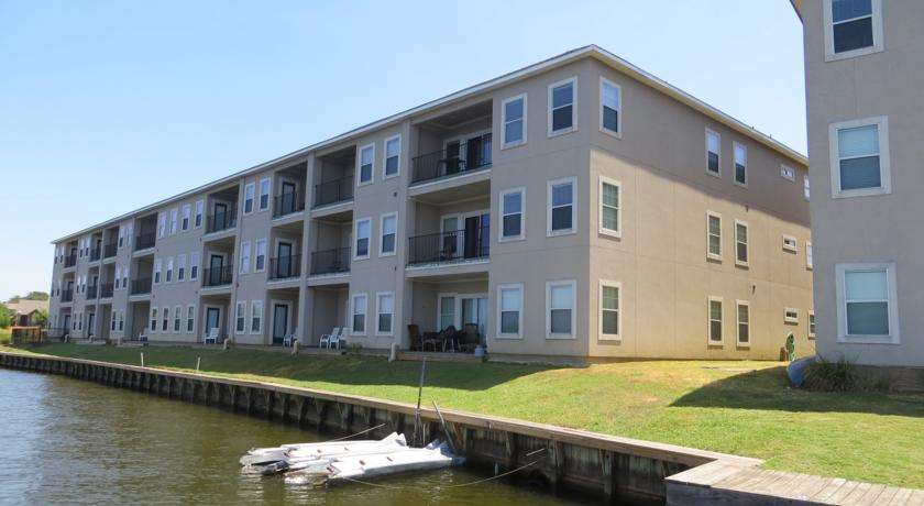 Southern Empress Lakeside Condominiums | 7037 Kingston Cove Ln, Willis, TX 77318, USA | Phone: (936) 890-1226