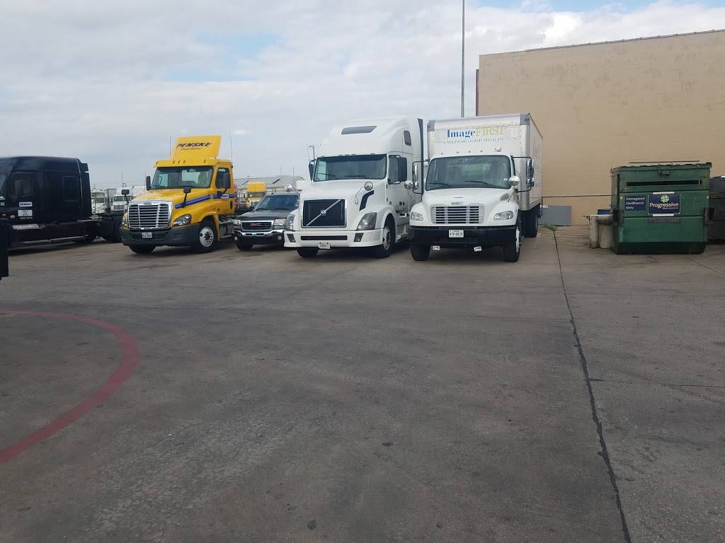 Penske Truck Rental | 4435 Irving Blvd, Dallas, TX 75247, USA | Phone: (214) 638-2200