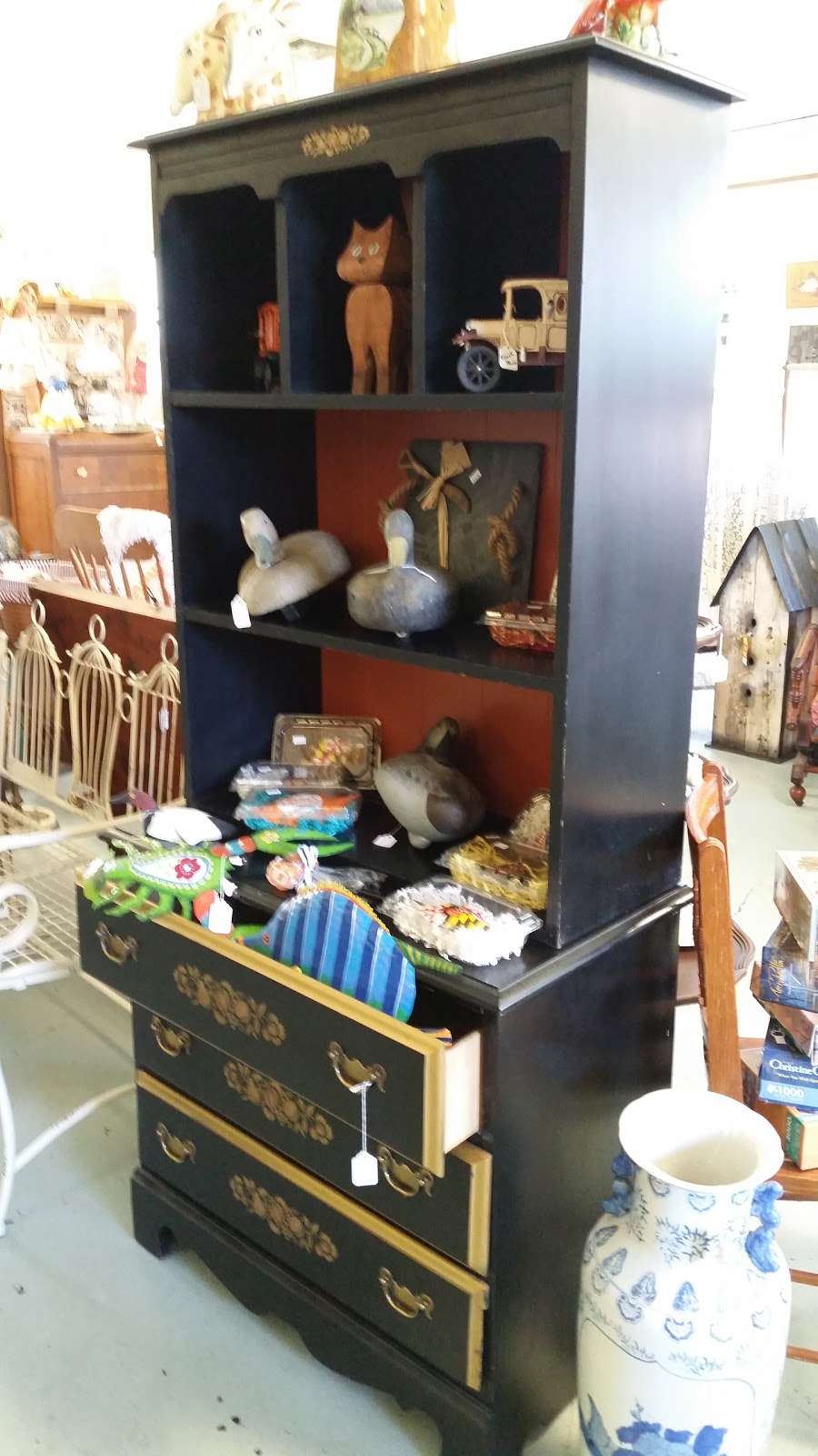 Little Bit Of Everythin Thriftiques And More | 36295 Old Ocean City Rd, Willards, MD 21874, USA | Phone: (410) 835-8800