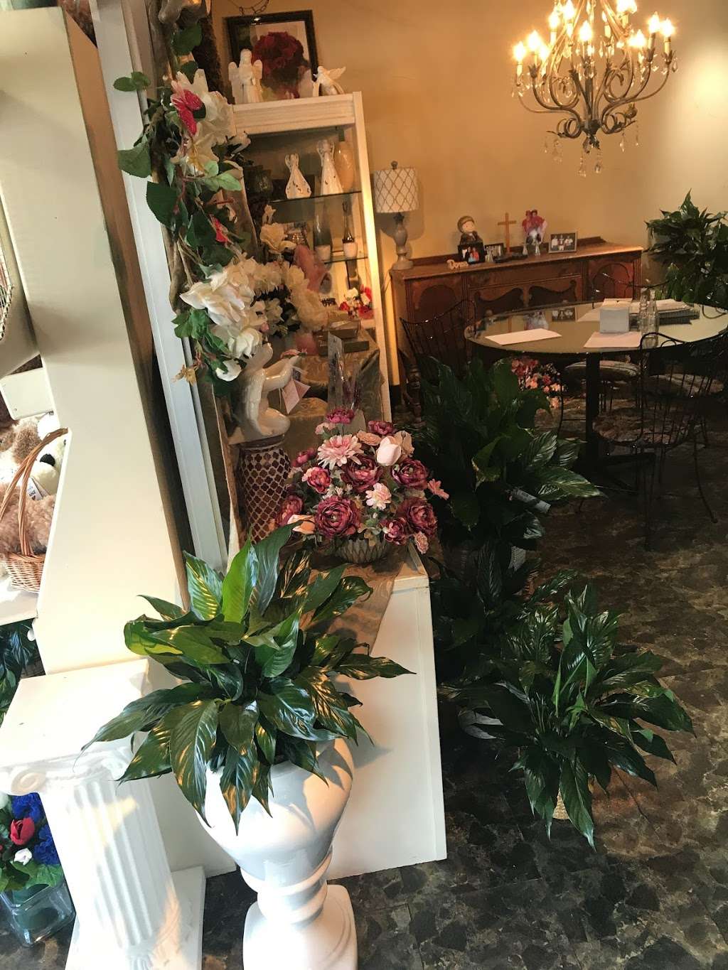 Eagledale Florist | 3615 W 30th St, Indianapolis, IN 46222 | Phone: (317) 924-4249