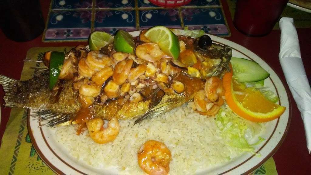 Roca del Mar Mexican And Seafood Restaurant | 1020 E Ave K, Lancaster, CA 93535 | Phone: (661) 940-6304