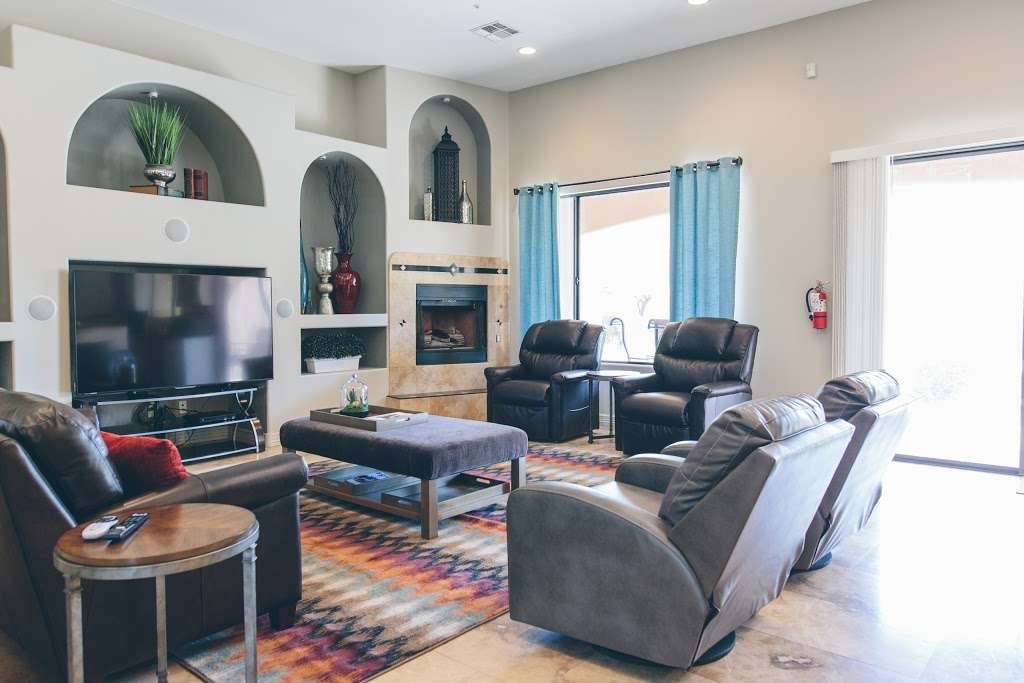 Oakmont Luxury Assisted Living Home | 5545 E Yucca St, Scottsdale, AZ 85254, USA | Phone: (480) 634-8773