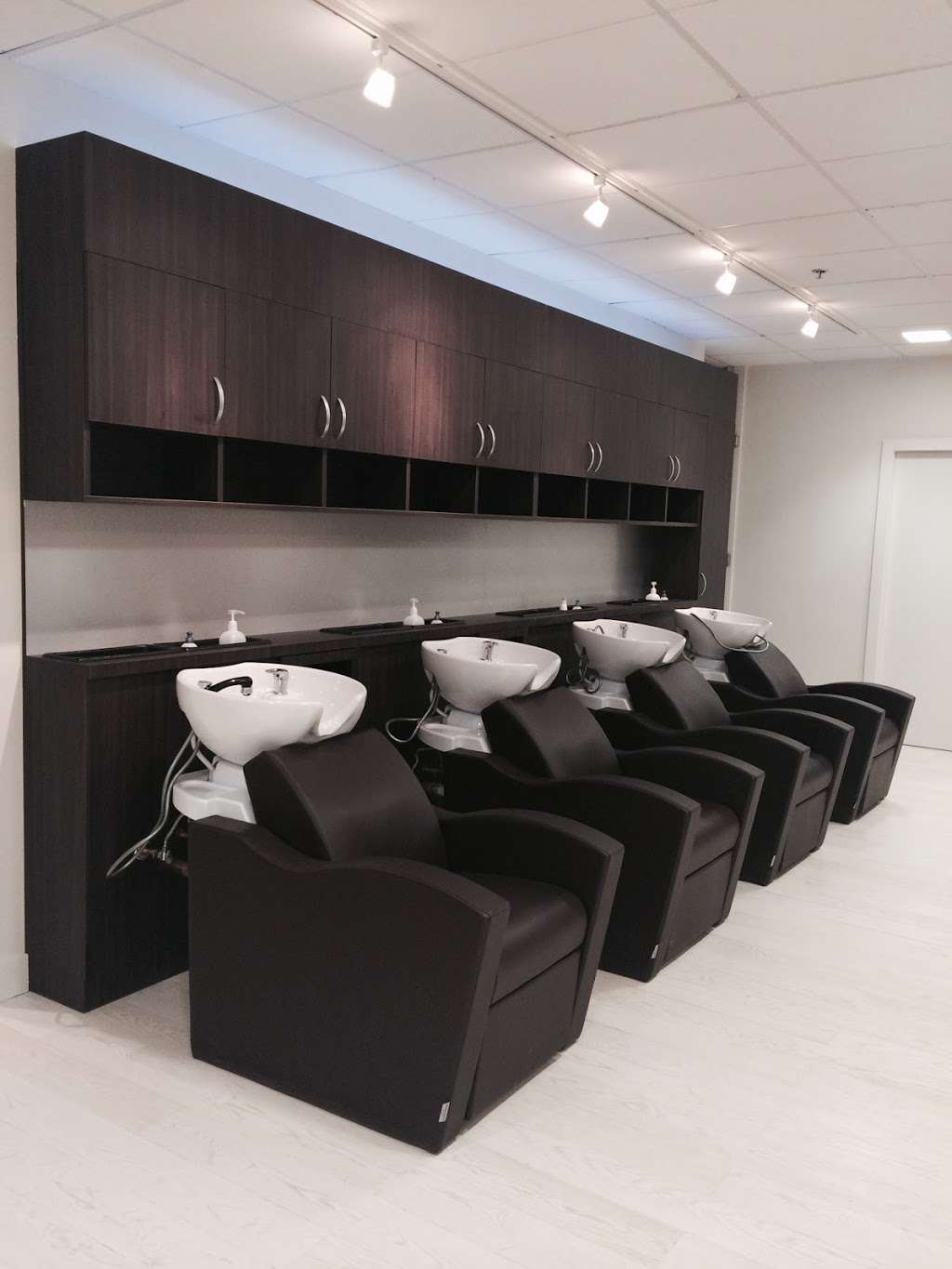 GMazza Salon | 640 Central Park Ave, Scarsdale, NY 10583, USA | Phone: (914) 725-5333