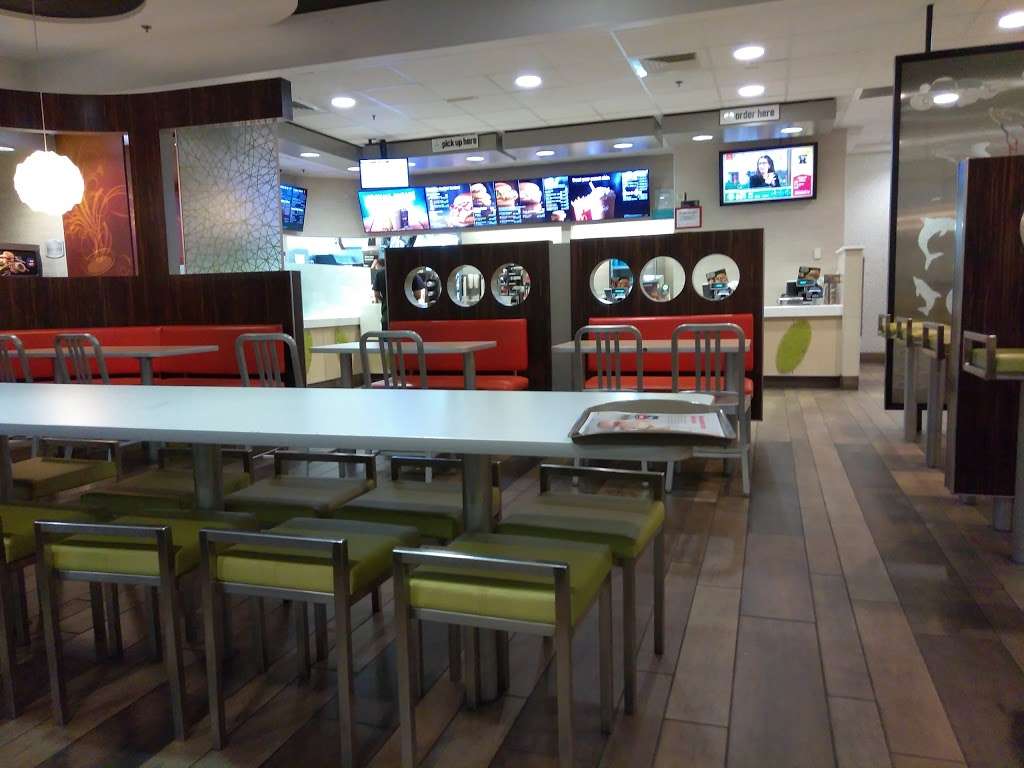 McDonalds | 17017 Sierra Lakes Pkwy, Fontana, CA 92377, USA | Phone: (909) 574-2087