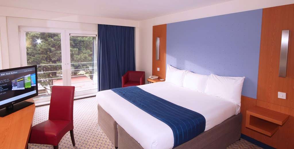 Ramada London North M1 | Between Jct 2-4, London NW7 3HU, UK | Phone: 020 8906 7000