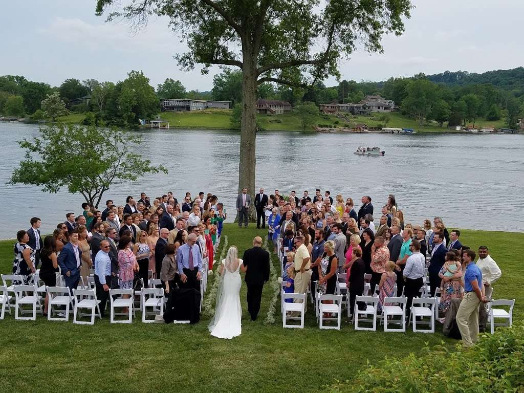 Harrison Lake Country Club | 588 Country Club Rd, Columbus, IN 47201, USA | Phone: (812) 342-4457