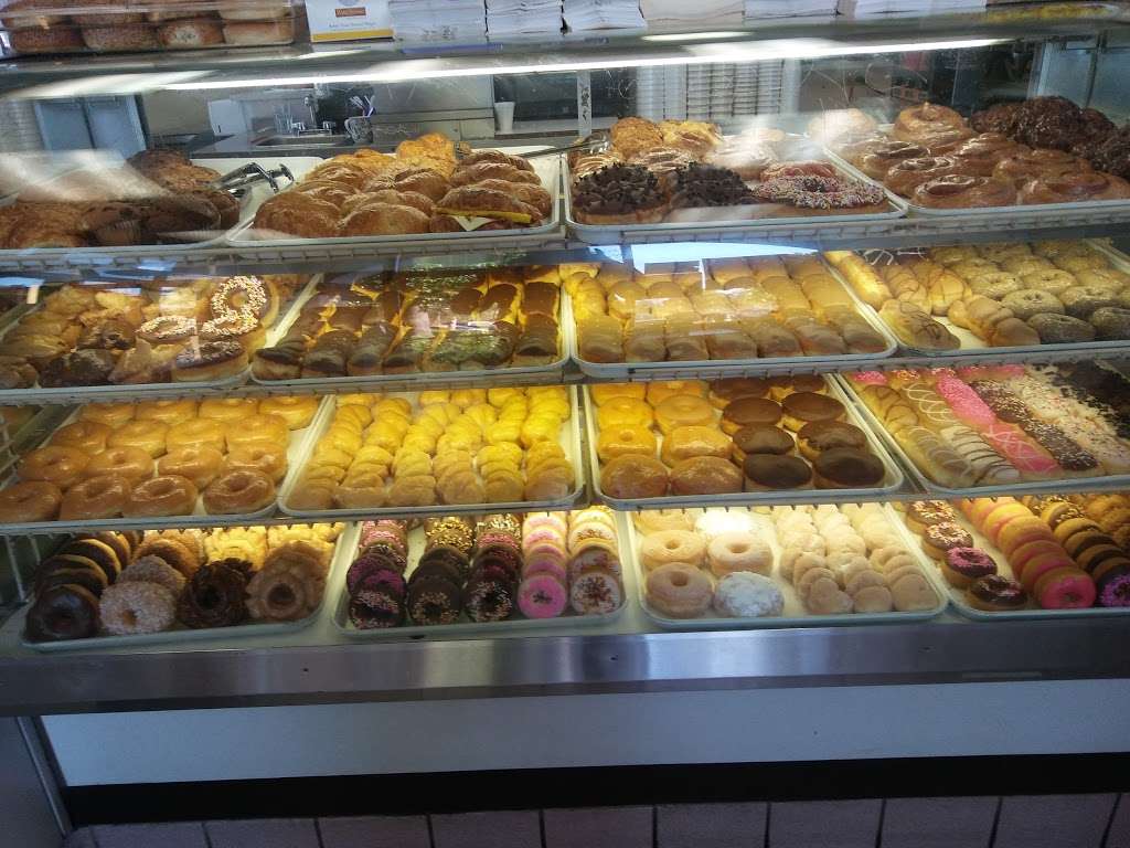 Jax Donuts | 11338 Kenyon Way D, Rancho Cucamonga, CA 91701, USA | Phone: (909) 944-2992