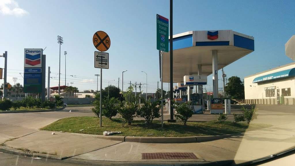 Chevron | 3506 Elgin St, Houston, TX 77004, USA | Phone: (281) 681-1000