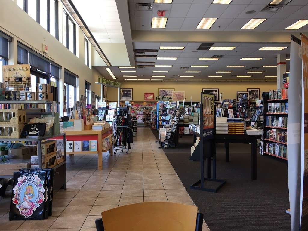 Books-A-Million | 2605 W Osceola Pkwy, Kissimmee, FL 34741, USA | Phone: (407) 552-0077