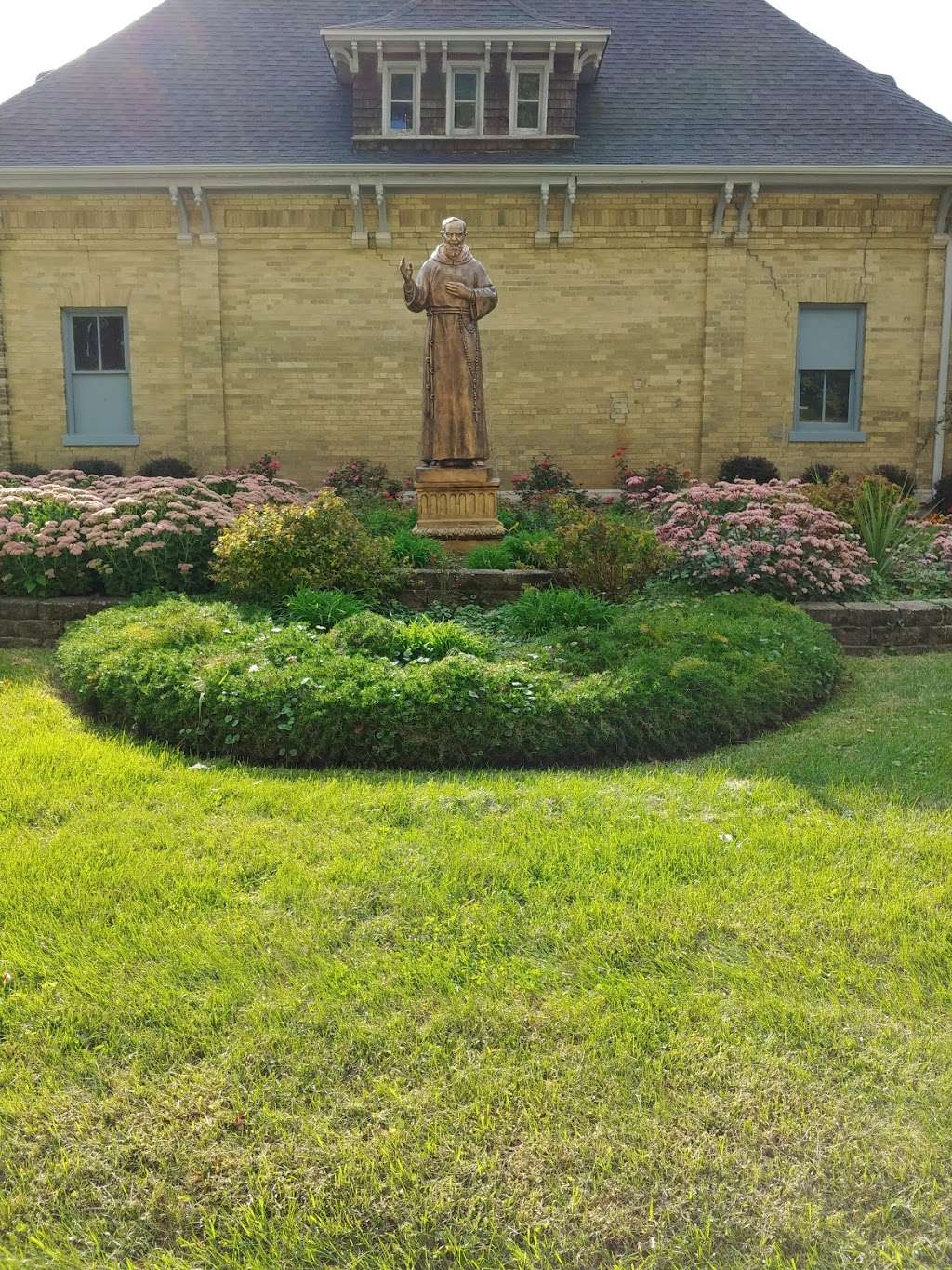 Calvary Cemetery & Mausoleum | 5503 W Bluemound Rd, Milwaukee, WI 53208, USA | Phone: (414) 438-4430