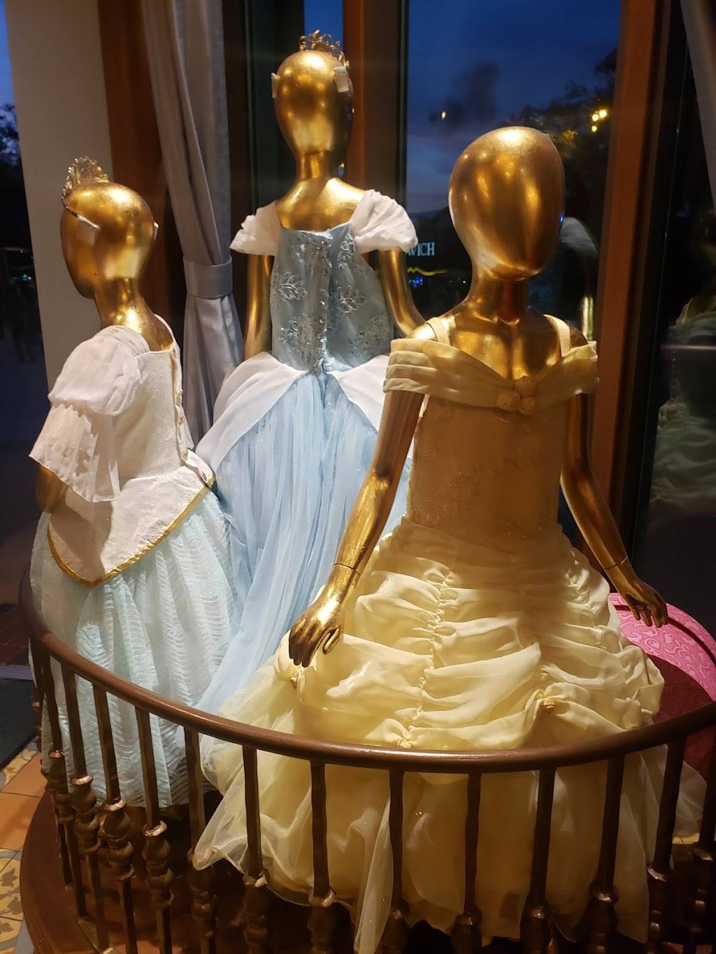 Bibbidi Bobbidi Boutique – Disney Springs | 1780 Buena Vista Dr, Lake Buena Vista, FL 32830, USA | Phone: (407) 939-7895