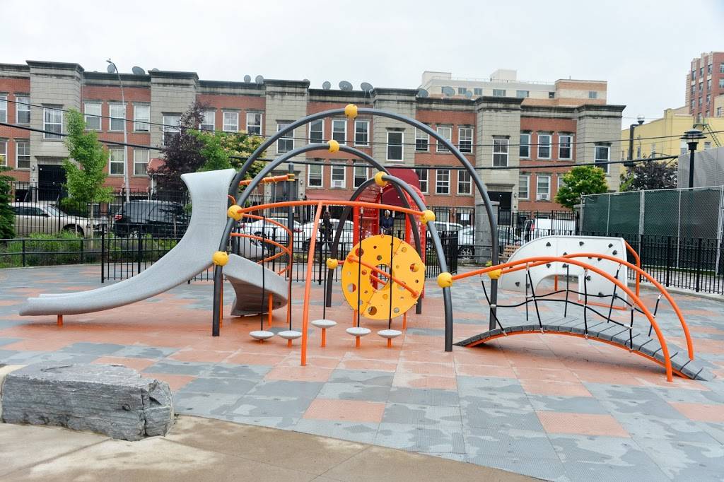 Yolanda García Park | Melrose Avenue &, E 159th St, The Bronx, NY 10451, USA | Phone: (212) 639-9675