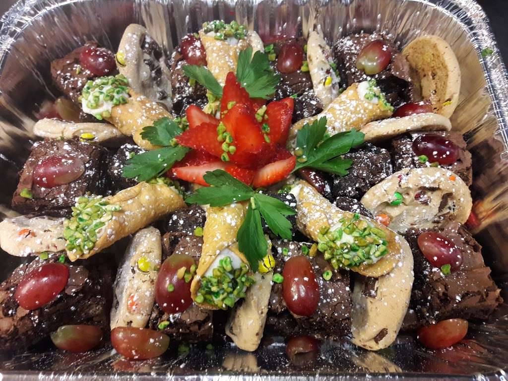 Frankies Beef Pasta & Catering | 5721 W 95th St, Oak Lawn, IL 60453 | Phone: (708) 423-4444