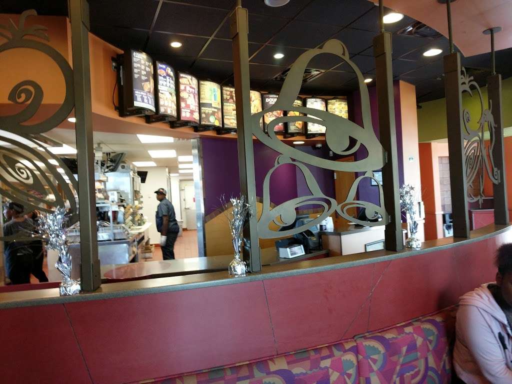 Taco Bell | 123 E, Linwood Blvd, Kansas City, MO 64111, USA | Phone: (816) 753-3640