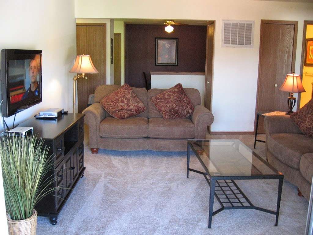 Chandana Pointe Apartments | 1600 Pointe Dr, Valparaiso, IN 46383 | Phone: (219) 531-2866