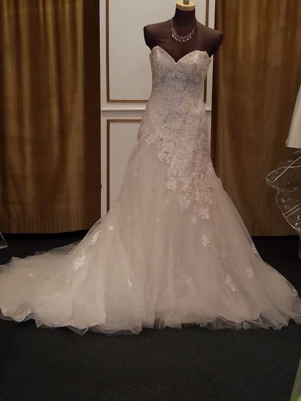 A Brides Dream LLC | 4127 Dixie Hwy, Louisville, KY 40216, USA | Phone: (502) 448-1885