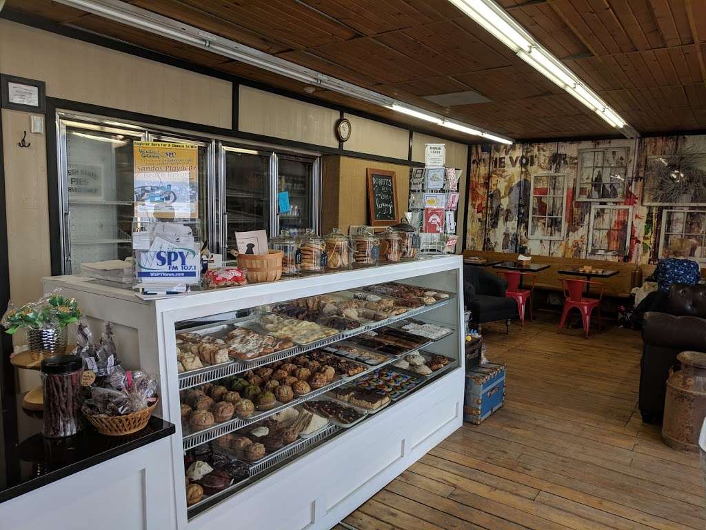 Angies Sugar Buzz Bakery | 1004 E Church St, Sandwich, IL 60548, USA | Phone: (815) 786-7774
