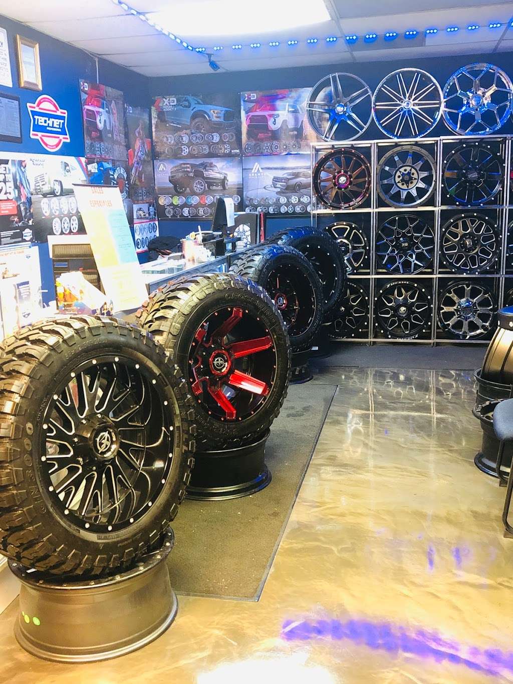 Chihuahua Tire Shop & Rims | 375 Fenton Ln, West Chicago, IL 60185, USA | Phone: (630) 293-9323