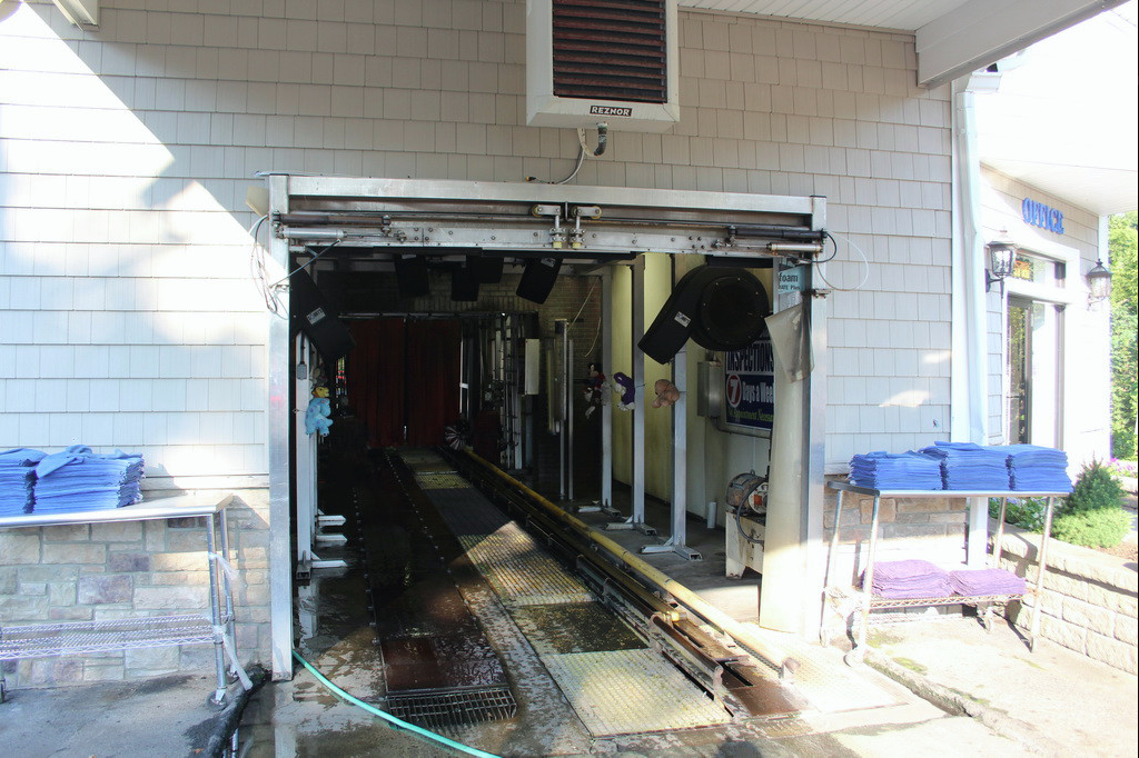 Warwick Car Wash Oil Express | 18 Elm St, Warwick, NY 10990, USA | Phone: (845) 986-9966