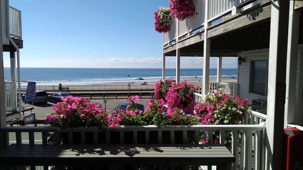 The Atlantic Motel | 391 Ocean Blvd, Hampton, NH 03842, USA | Phone: (603) 929-1416