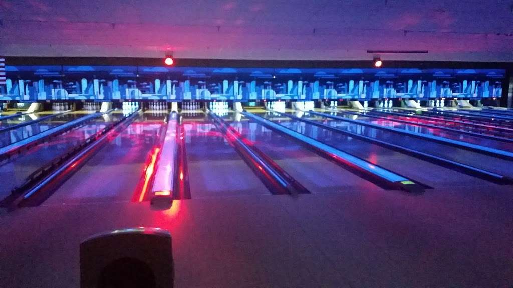 Brunswick Zone Columbia Lanes | 7100 Carved Stone, Columbia, MD 21045 | Phone: (410) 381-7750