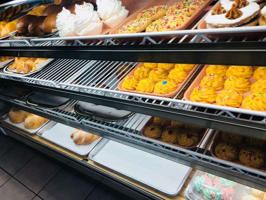 Rico pan bakery and cafe | 1003 W Vine St, Kissimmee, FL 34741 | Phone: (407) 943-8738