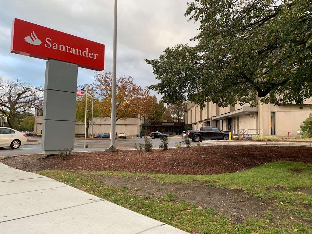 Santander Bank | 2 Morrissey Blvd, Dorchester, MA 02125, USA | Phone: (617) 379-4017