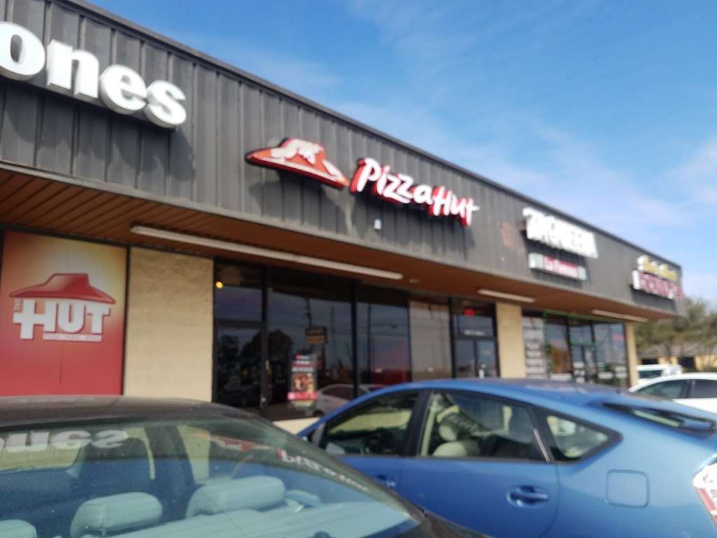 Pizza Hut | 2800 W Main St Suite C, League City, TX 77573, USA | Phone: (281) 338-8707