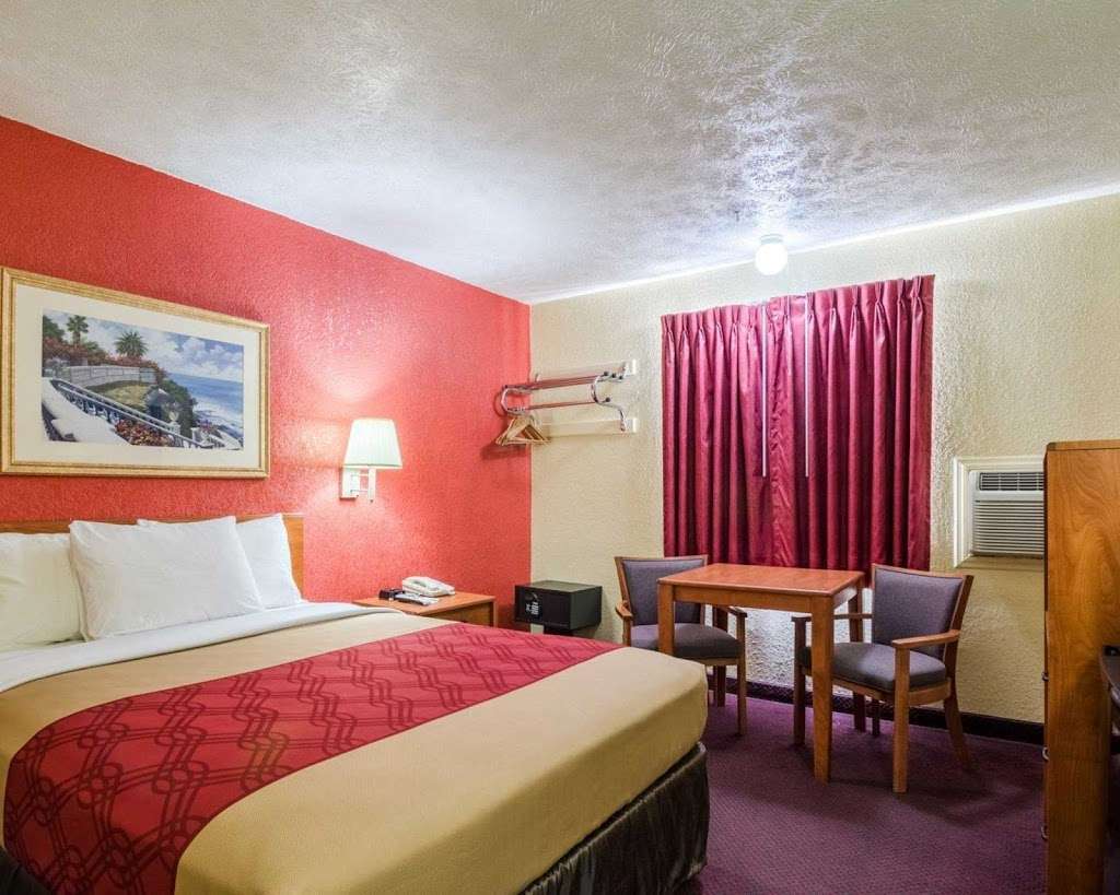 Econo Lodge | 2331 S Cedar St, Ottawa, KS 66067, USA | Phone: (785) 242-3400