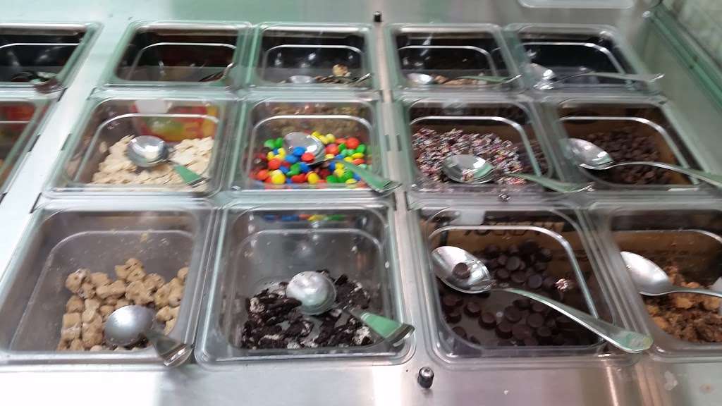 4 Seasons Froyo | 13 Broad St, Norwood, NJ 07648, USA | Phone: (201) 297-7404