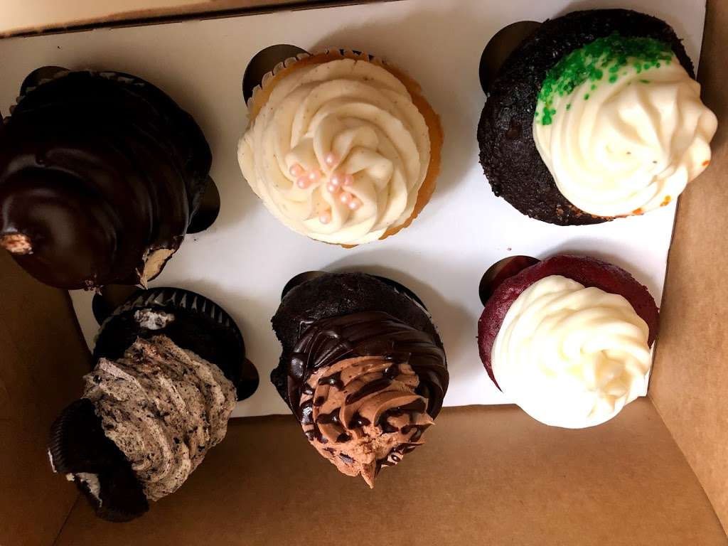 Rockin Cupcakes | 42 Bearskin Neck, Rockport, MA 01966, USA | Phone: (978) 309-3380