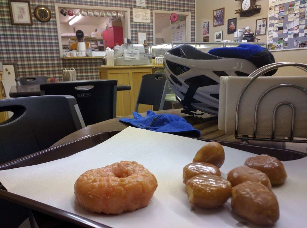 White House Donut Shop | 212 E Main St, Westfield, IN 46074 | Phone: (317) 896-5856