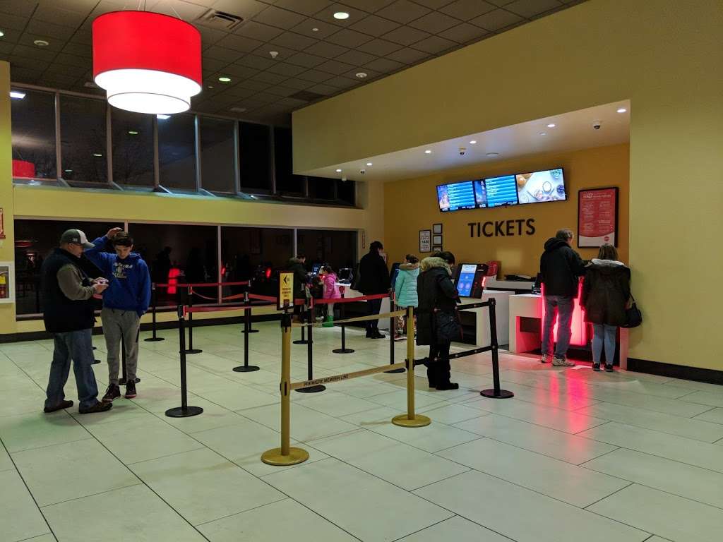 AMC DINE-IN Levittown 10 | 3585 Hempstead Turnpike, Levittown, NY 11756 | Phone: (516) 731-5422