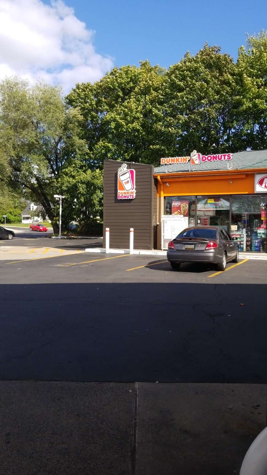 Dunkin Donuts | 598 N York Rd, Hatboro, PA 19040, USA | Phone: (215) 675-3200