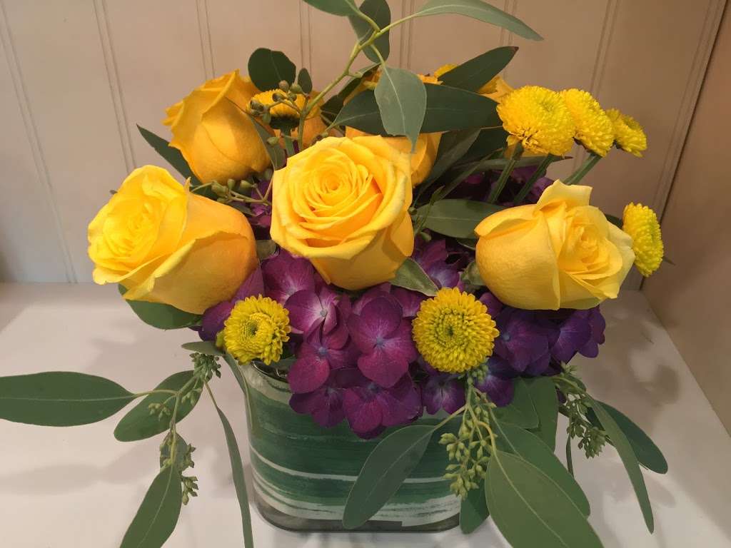 Jan Channon Flowers | 685 Wicklow Rd, Deerfield, IL 60015 | Phone: (847) 945-7422