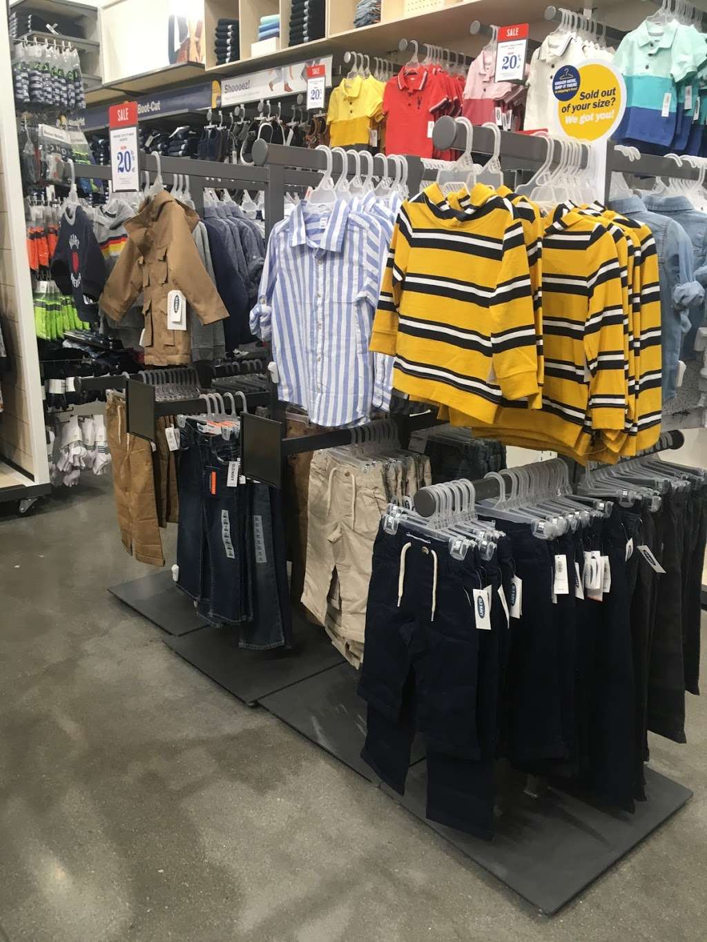 Old Navy | 1245 W Renaissance Pkwy, Rialto, CA 92376 | Phone: (909) 574-2556