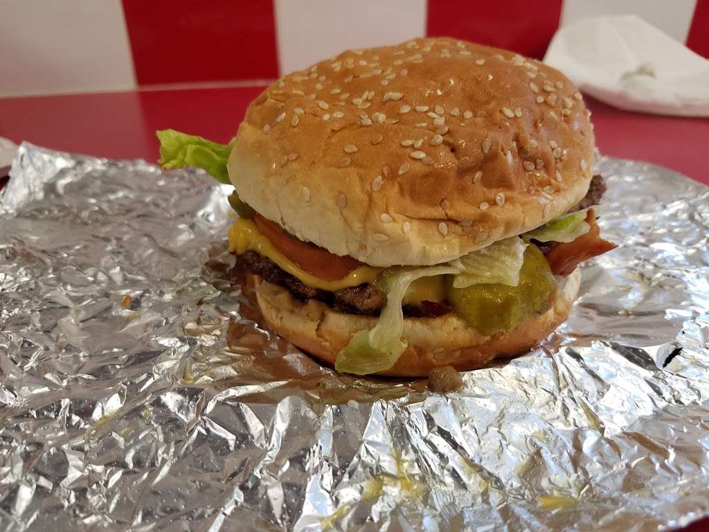 Five Guys | 747 Broad St, Shrewsbury, NJ 07702, USA | Phone: (732) 530-1203