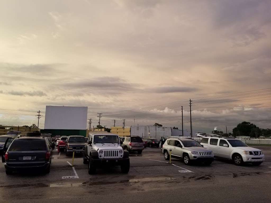 Silver Moon Drive-In Theatre | 4100 New Tampa Hwy, Lakeland, FL 33815, USA | Phone: (863) 682-0849