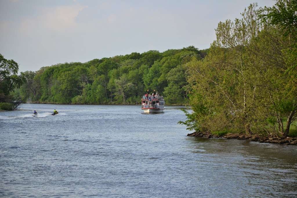 St. Charles Paddlewheel Riverboat | 2 North Ave, St. Charles, IL 60174, USA | Phone: (630) 584-2334