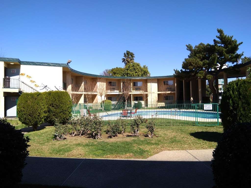 Hometown Inn | 9401 Sepulveda Blvd, North Hills, CA 91343, USA | Phone: (818) 892-0751