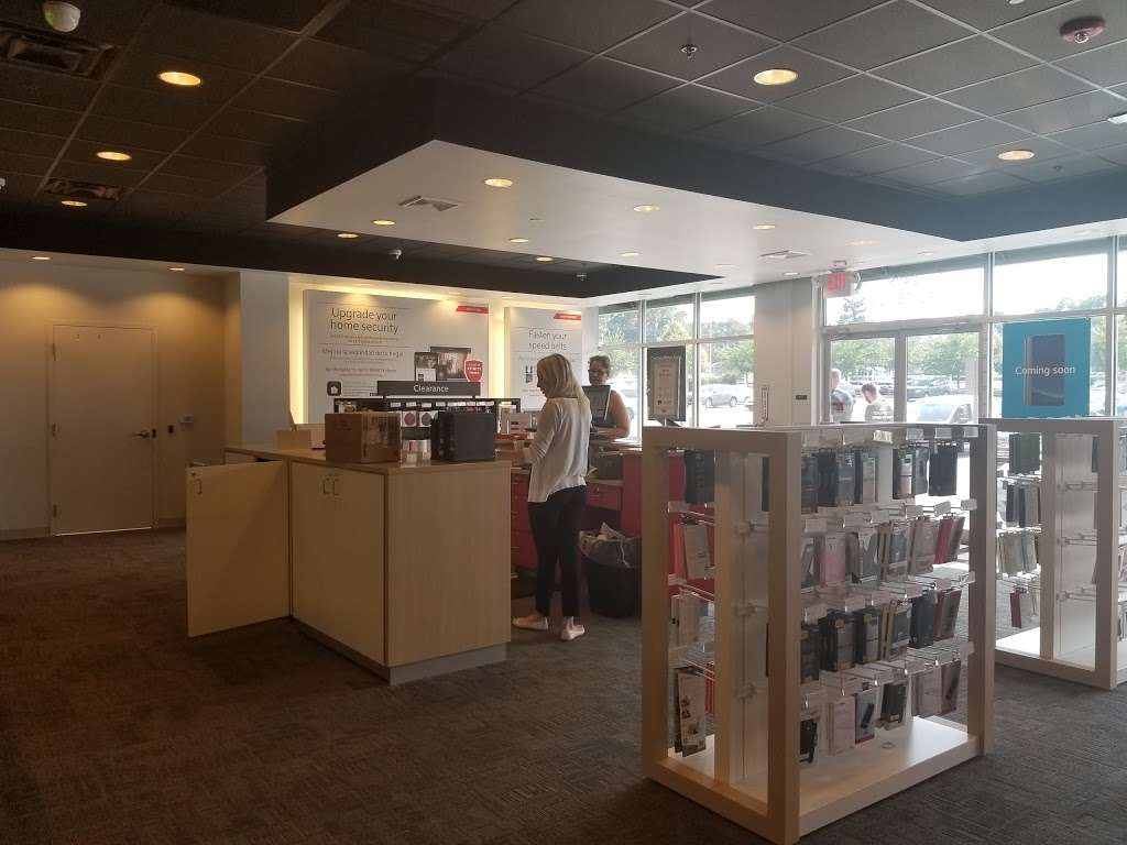 Xfinity Store by Comcast | 2405 Covered Bridge Dr, Lancaster, PA 17602, USA | Phone: (800) 266-2278