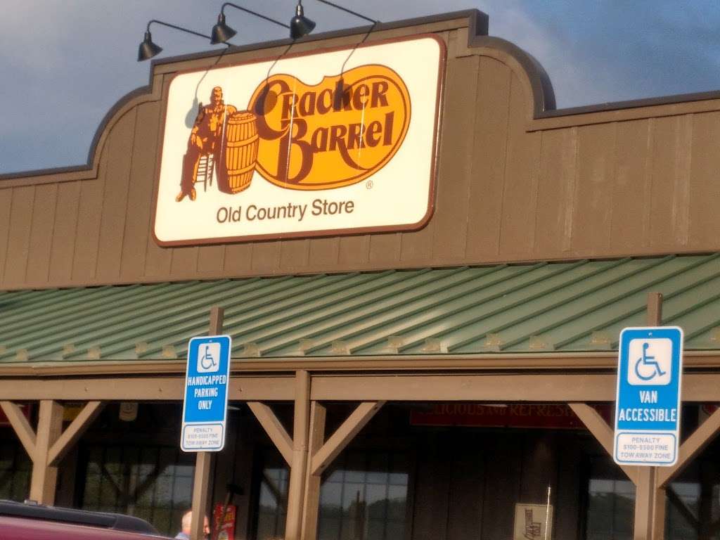 Cracker Barrel Old Country Store | 15 Riverton Commons Plaza, Front Royal, VA 22630, USA | Phone: (540) 635-8052