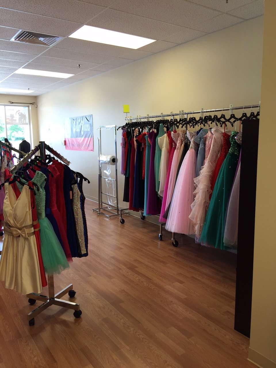 Bella Gowns & Tuxedos | 3352 Canoe Creek Rd, St Cloud, FL 34772 | Phone: (321) 251-2866