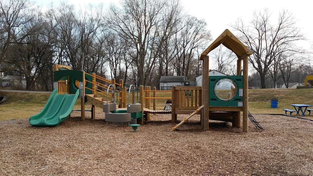 Little Gully Park Gladstone MO | N Park Ave & NE 59th St, Gladstone, MO 64118 | Phone: (816) 436-2200